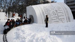La falta de nieve afecta famoso festival de esculturas de hielo en Japón