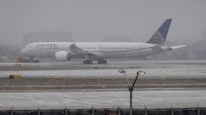 Miles de vuelos navideños suspendidos en EEUU por gran tormenta invernal