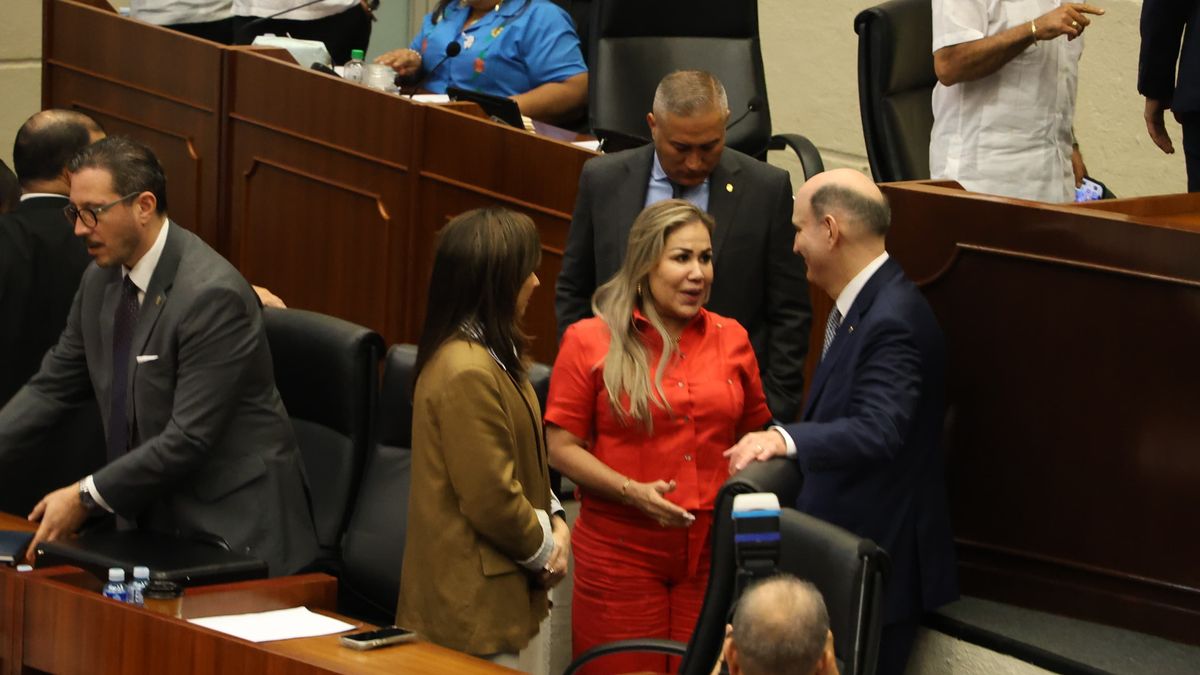 La Asamblea Nacional aprobó en segundo debate el Proyecto de Ley 644, que establece el Presupuesto General del Estado para la vigencia fiscal 2027 por B/.35,111.7 millones, con partidas destinadas a infraestructura, agua potable, salud, educación y protección social. La Asamblea Nacional aprobó en segundo debate el Proyecto de Ley 644, que establece el Presupuesto General del Estado para la vigencia fiscal 2027 por B/.35,111.7 millones, con partidas destinadas a infraestructura, agua potable, salud, educación y protección social.
