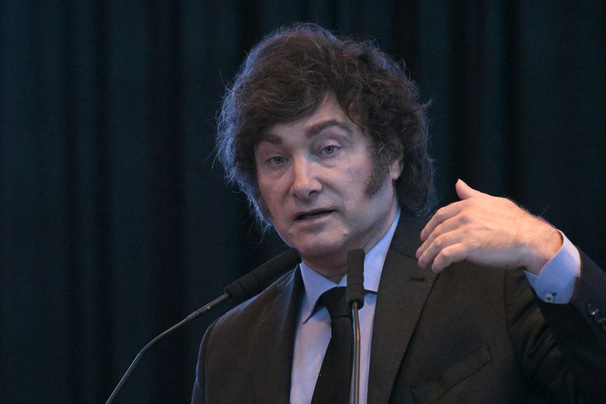 Colombia ordena expulsión de diplomáticos argentinos tras ofensas de Milei a Petro. Colombia ordena expulsión de diplomáticos argentinos tras ofensas de Milei a Petro.