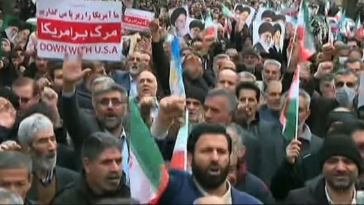 El temor a una represión brutal en Irán se acentuó este sábado, tras más de dos días sin acceso a internet y nuevas manifestaciones nocturnas, en un movimiento de protesta inédito desde hacía tres años. El temor a una represión brutal en Irán se acentuó este sábado, tras más de dos días sin acceso a internet y nuevas manifestaciones nocturnas, en un movimiento de protesta inédito desde hacía tres años.