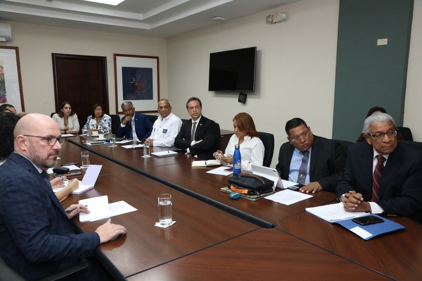 Instituciones nacionales e internacionales atendieron el llamado del MICI para colaborar en la coordinación del camino al proceso del cierre de la mina. Instituciones nacionales e internacionales atendieron el llamado del MICI para colaborar en la coordinación del camino al proceso del cierre de la mina.