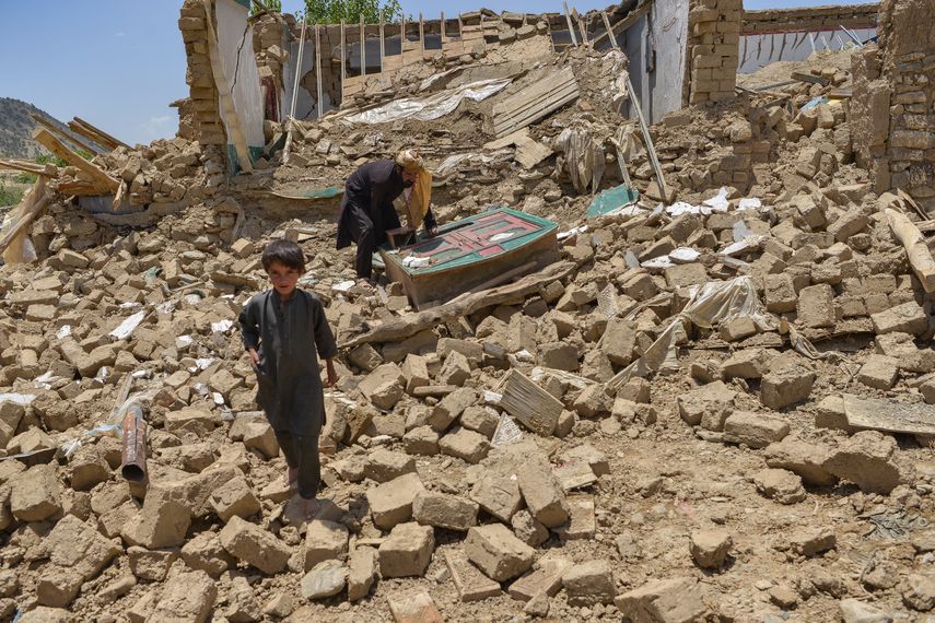 Afganistán: Continúan tareas de rescate tras potente sismo