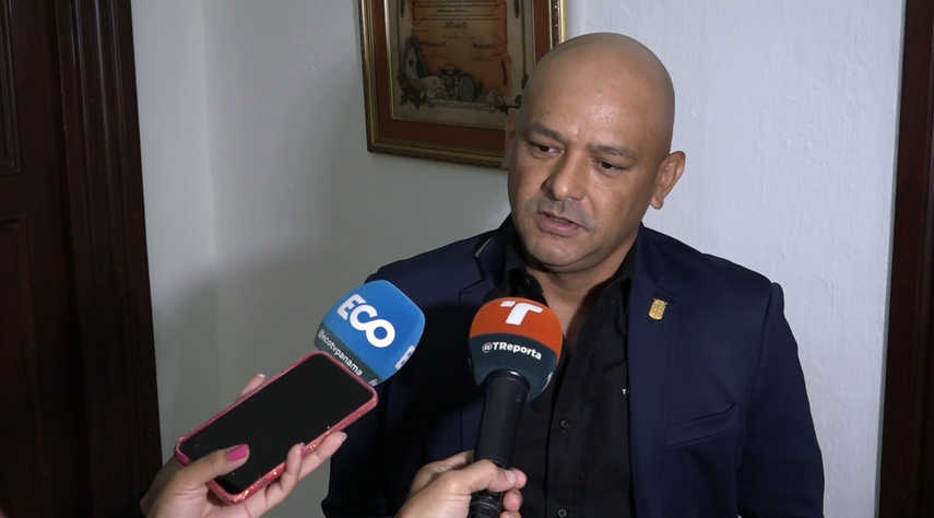 Representantes debaten por alza de impuestos municipales