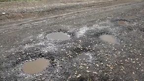 Las autoridades de Chiriquí piden al MOP respuestas por la demora para la ejecución de proyectos en el caso de los distritos de Alanje, Renacimiento y Boquerón donde a pesar de las licitaciones y adjudicación los trabajos no inician.