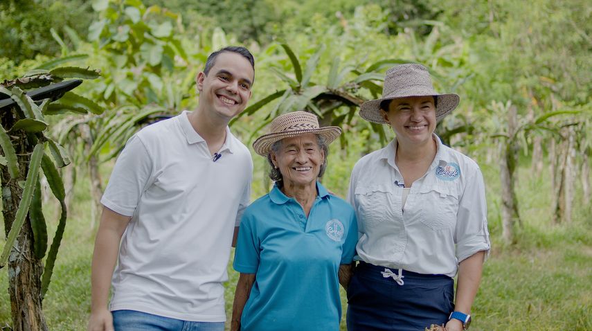 la empresaria Priscilla Mislov, fundadora de la marca de productos lácteos naturales Fit Greek, compartió su visión sobre la producción ética y consciente que impulsa desde su finca, a la que muchos ya llaman “la finca de las vacas felices”, ubicada en el corregimient de Chilibre. la empresaria Priscilla Mislov, fundadora de la marca de productos lácteos naturales Fit Greek, compartió su visión sobre la producción ética y consciente que impulsa desde su finca, a la que muchos ya llaman “la finca de las vacas felices”, ubicada en el corregimient de Chilibre.