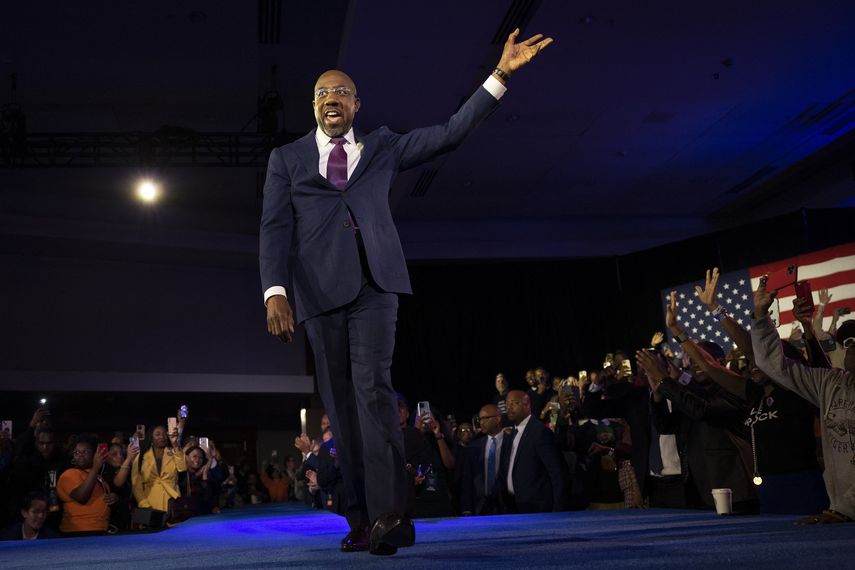 El partido del presidente Joe Biden obtuvo este martes un nuevo escaño en el Senado de Estados Unidos con el triunfo del candidato de los demócratas Raphael Warnock en Georgia.