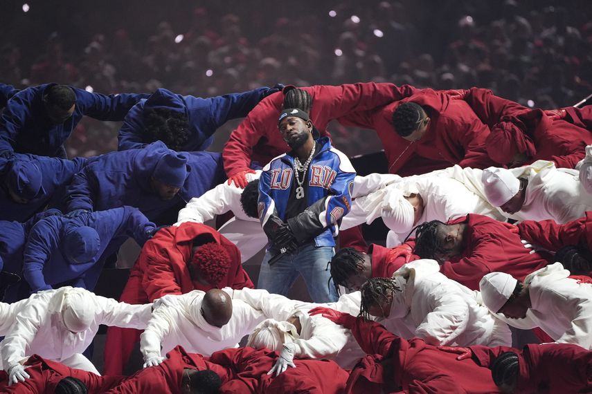 El rapero estadounidense Kendrick Lamar encabeza con nueve nominaciones la lista de favoritos para los premios Grammy que se entregarán en febrero