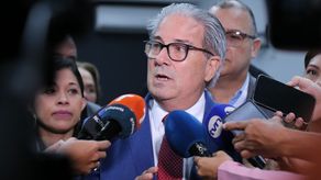 Ministro de Salud admite que cubrir plazas médicas es un problema complejo