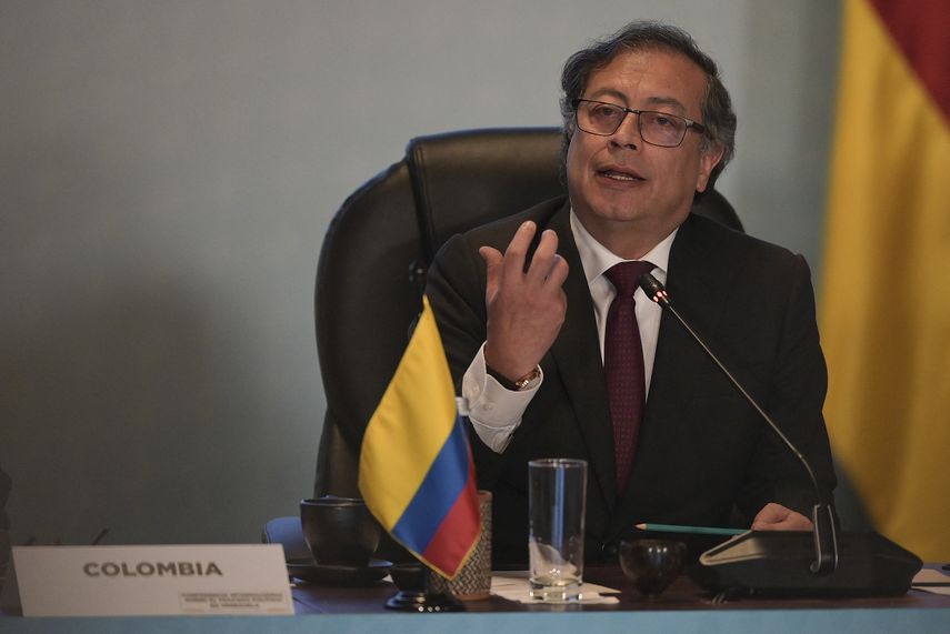 Presidente de Colombia pide renuncia de todo su gabinete