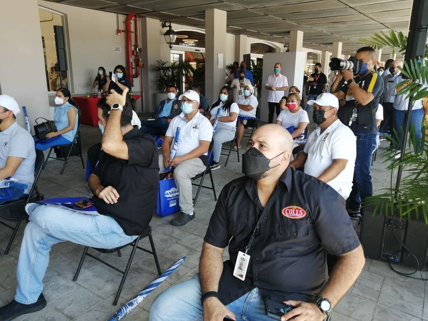 Personal de carnicería del mercado San Felipe Neri recibió este jueves capacitación de la mano de la Alcaldía de Panamá y la Embajada de los Estados Unidos.