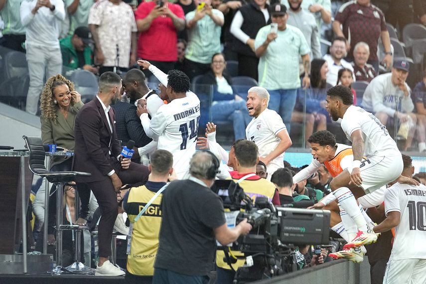 Thierry Henry, protagonista inesperado de la celebración de Waterman y del equipo panameño