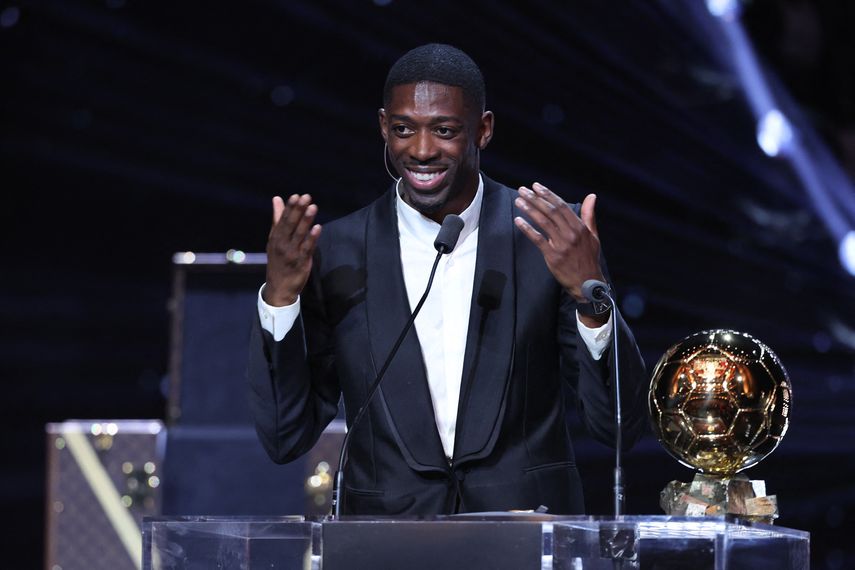 El jugador francés del PSG Ousmane Dembélé gana su primer Balón de Oro