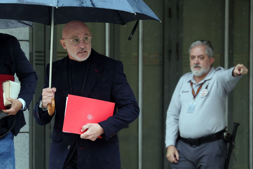 La futbolista de la selección española Jenni Hermoso fue citada a declarar el próximo martes en Madrid por el juez que investiga al expresidente de la Federación de Fútbol (RFEF), Luis Rubiales, por el beso forzado que le dio. La futbolista de la selección española Jenni Hermoso fue citada a declarar el próximo martes en Madrid por el juez que investiga al expresidente de la Federación de Fútbol (RFEF), Luis Rubiales, por el beso forzado que le dio.