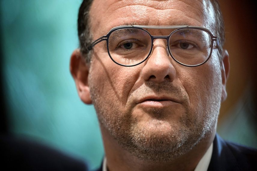 Gobierno de Francia investiga a ministro por violación