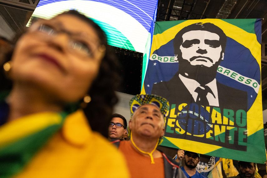 Flávio Bolsonaro reivindica el legado de su padre al lanzar su candidatura