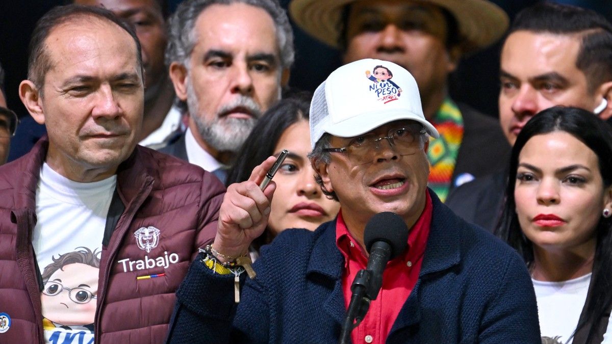 Petro alerta de que la humanidad está a punto de caer al abismo de la guerra nuclear Petro alerta de que la humanidad está a punto de caer al abismo de la guerra nuclear