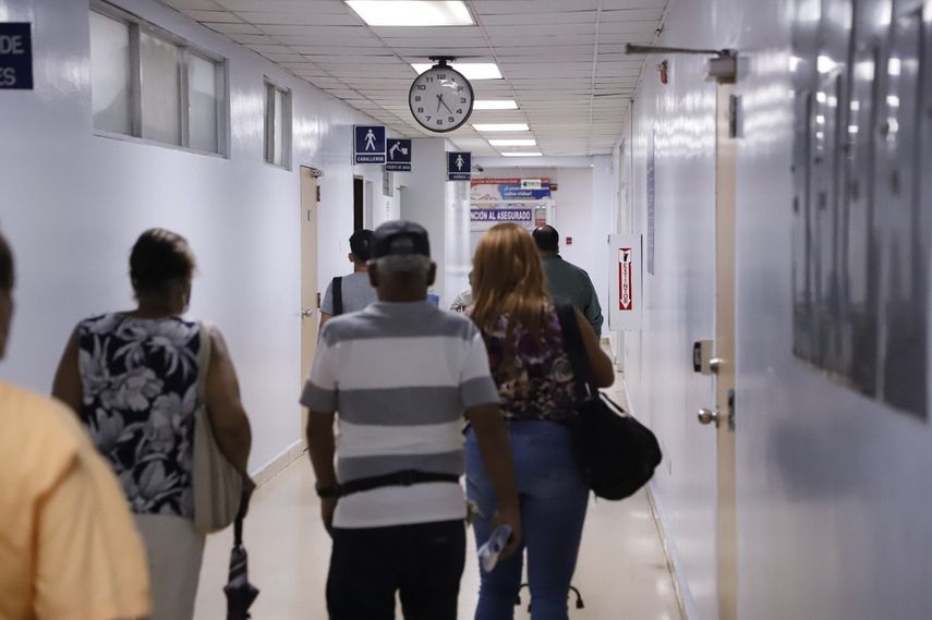 Las reuniones entre las autoridades de salud y representantes de los trabajadores de Panamá seguirán hasta encontrar soluciones para las partes involucradas. Las reuniones entre las autoridades de salud y representantes de los trabajadores de Panamá seguirán hasta encontrar soluciones para las partes involucradas.