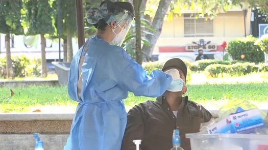 La cantidad de personas que se realizan hisopados ha disminuido, ligado a la baja que se mantiene en positividad de casos de covid en Chiriquí, según indicó el MINSA.