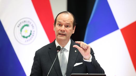 El canciller de Panamá, Javier Martínez-Acha, pidió este miércoles respeto a la soberanía jurídica de su país ante las detenciones e inspecciones a buques con bandera del país centroamericano en China tras un fallo del Supremo que anuló la concesión a una empresa hongkonesa para gestionar dos puertos cerca del Canal de Panamá. El canciller de Panamá, Javier Martínez-Acha, pidió este miércoles respeto a la soberanía jurídica de su país ante las detenciones e inspecciones a buques con bandera del país centroamericano en China tras un fallo del Supremo que anuló la concesión a una empresa hongkonesa para gestionar dos puertos cerca del Canal de Panamá.