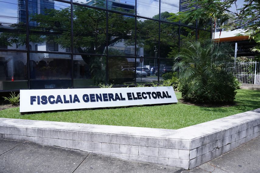 La Fiscalía General Electoral indica que la decisión del Órgano Judicial genera por derecho propio la nulidad de la postulación de Ricardo Martinelli. La Fiscalía General Electoral indica que la decisión del Órgano Judicial genera por derecho propio la nulidad de la postulación de Ricardo Martinelli.