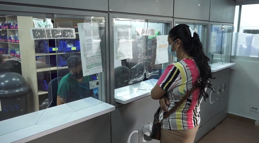 Usuarios de la CSS esperan soluciones ante desabastecimiento