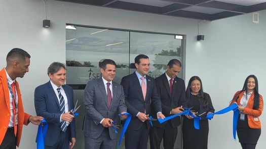 Panamá dio un nuevo paso en el fortalecimiento de la seguridad aérea y fronteriza con la inauguración oficial de la Academia Regional de Seguridad Aeroportuaria, una iniciativa impulsada por la Autoridad Aeronáutica Civil (AAC), el Aeropuerto Internacional de Tocumen y el Gobierno de Estados Unidos. Panamá dio un nuevo paso en el fortalecimiento de la seguridad aérea y fronteriza con la inauguración oficial de la Academia Regional de Seguridad Aeroportuaria, una iniciativa impulsada por la Autoridad Aeronáutica Civil (AAC), el Aeropuerto Internacional de Tocumen y el Gobierno de Estados Unidos.