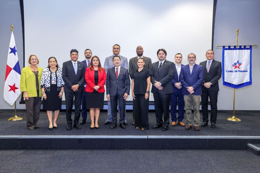 Embajadores y miembros de la diplomacia panameña intercambiaron consultas sobre el funcionamiento del Canal de Panamá. Embajadores y miembros de la diplomacia panameña intercambiaron consultas sobre el funcionamiento del Canal de Panamá.
