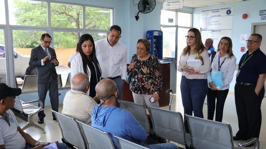 Autoridades del Minsa conversaron con los pacientes. Autoridades del Minsa conversaron con los pacientes.