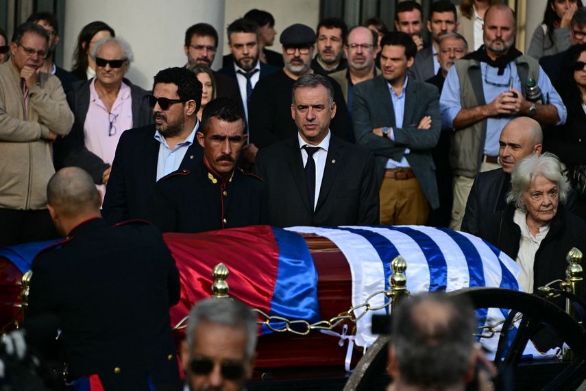 Uruguay despidió este miércoles a José Mujica, el exguerrillero que llegó a presidente de su país y se convirtió en referente de la izquierda latinoamericana, fallecido la víspera a los 89 años tras luchar contra un cáncer. Uruguay despidió este miércoles a José Mujica, el exguerrillero que llegó a presidente de su país y se convirtió en referente de la izquierda latinoamericana, fallecido la víspera a los 89 años tras luchar contra un cáncer.