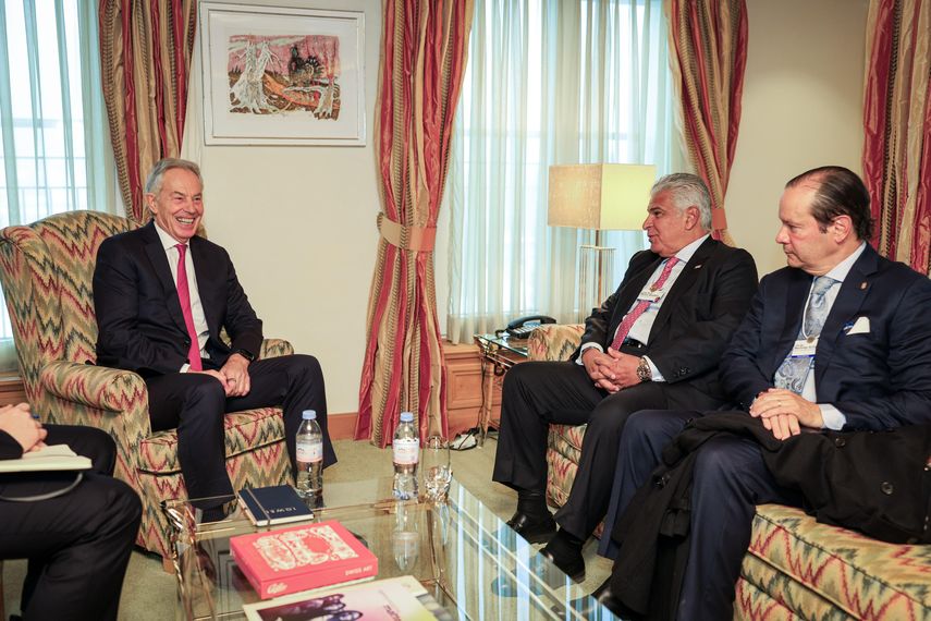 Tony Blair elogia el modelo de desarrollo panameño durante reunión con Mulino. Tony Blair elogia el modelo de desarrollo panameño durante reunión con Mulino.