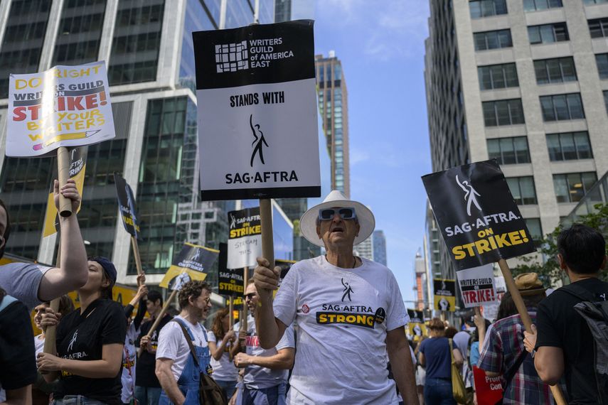 Estados Unidos: Industria del cine sigue en pie de guerra