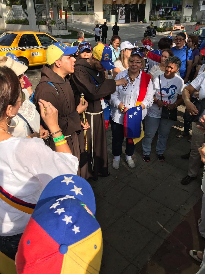 Venezolanos en Panamá oran por la paz de su país