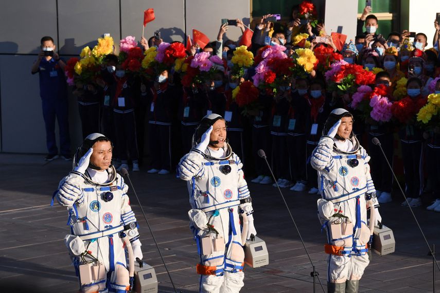 China: astronautas regresan a la Tierra tras misión récord