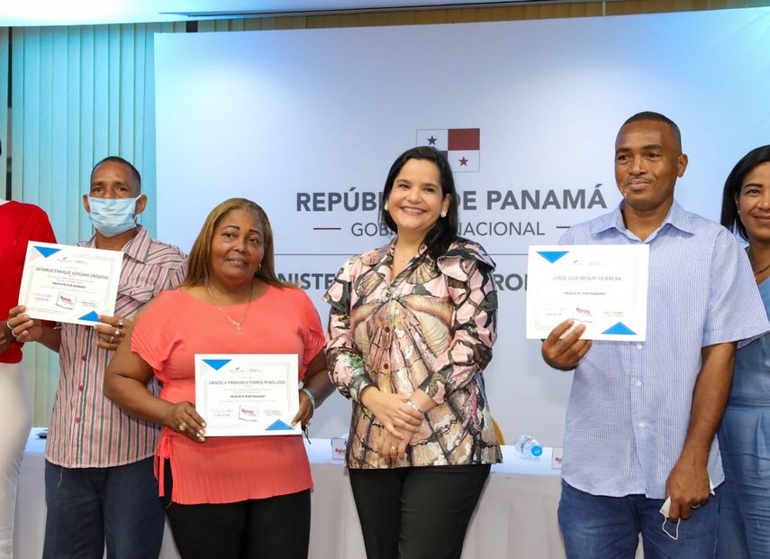 Mides alfabetizó a 3,505 personas en 37 meses