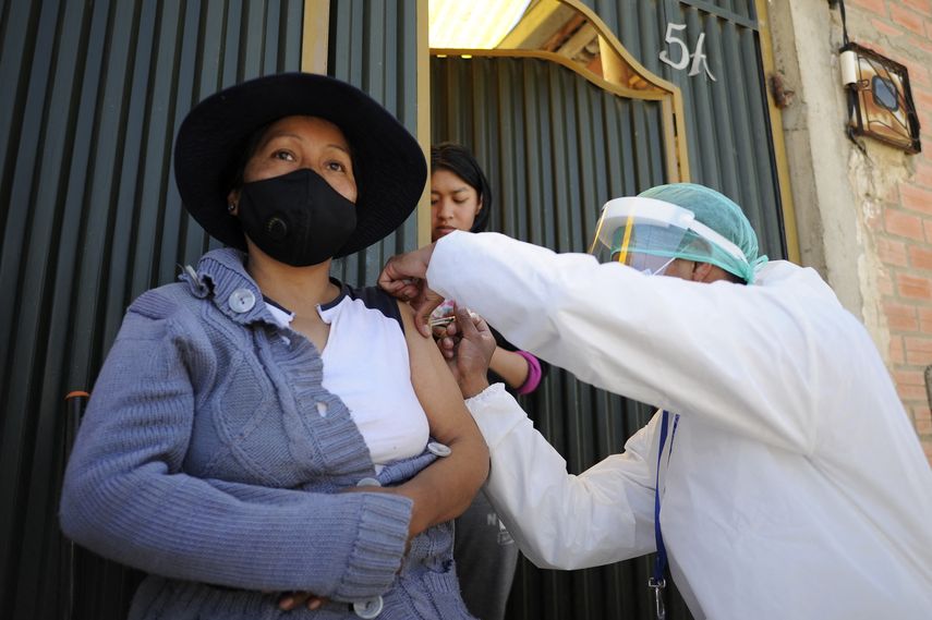 Bolivia recibe 370.000 segundas dosis de vacuna Sputnik V