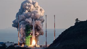 Corea del Sur lanza su primer cohete espacial propio pero su misión fracasa