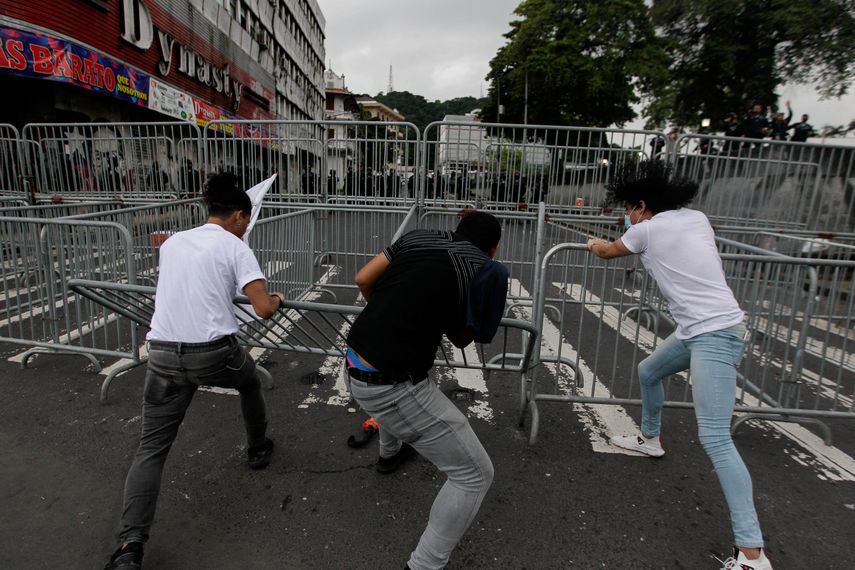 El alza del precio del combustible y casos de corrupción institucional amenazan con dinamitar la estabilidad de Panamá