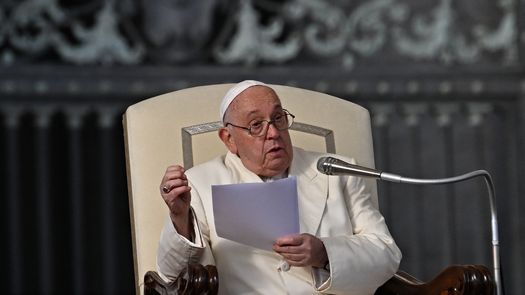 Papa Francisco afectado por cuadro gripal