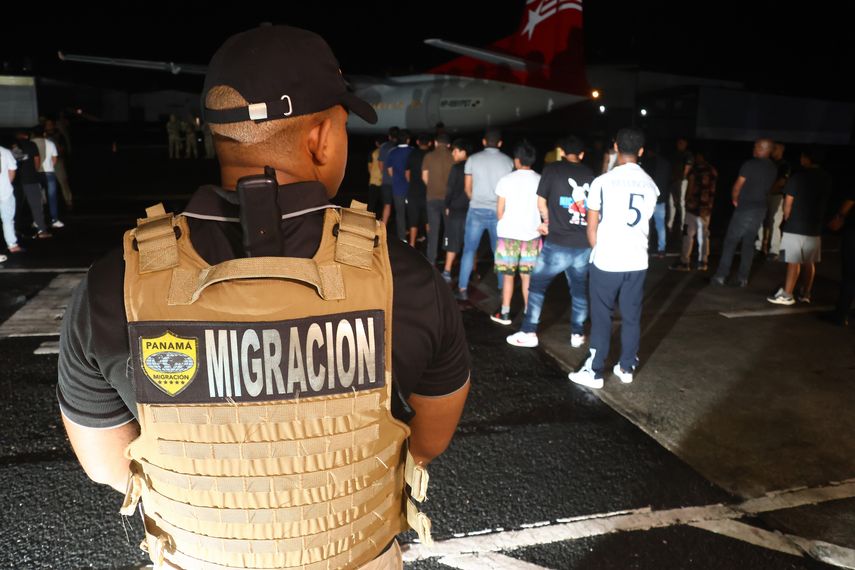 Panamá deportó primer grupo de migrantes ecuatorianos dentro de acuerdo con EEUU