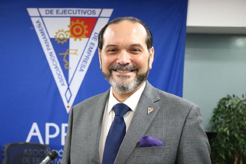 Temístocles Rosas es elegido como nuevo Presidente de APEDE