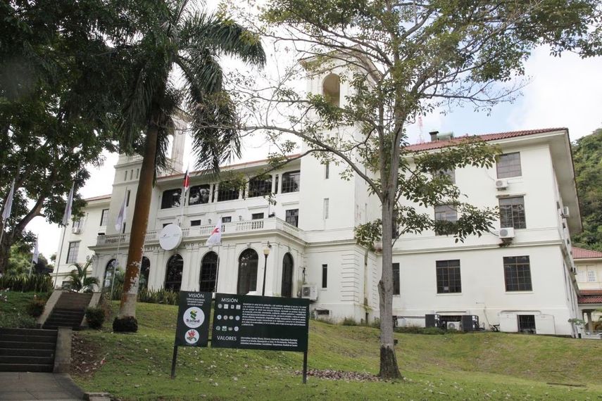 Minsa activa medidas de vigilancia por contaminación de jugos de manzana. Minsa activa medidas de vigilancia por contaminación de jugos de manzana.