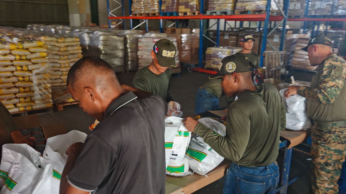 El Instituto de Mercadeo Agropecuario (IMA) mantendrá la entrega de bolsas de alimentos a las familias afectadas por el sismo del 9 de octubre en Coclé, Veraguas, Los Santos y Herrera, además de garantizar la operación de sus 17 Tiendas del Pueblo y las ferias institucionales. El Instituto de Mercadeo Agropecuario (IMA) mantendrá la entrega de bolsas de alimentos a las familias afectadas por el sismo del 9 de octubre en Coclé, Veraguas, Los Santos y Herrera, además de garantizar la operación de sus 17 Tiendas del Pueblo y las ferias institucionales.