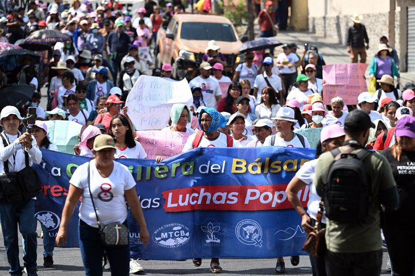 El Salvador: Marchan para exigir la despenalización del aborto