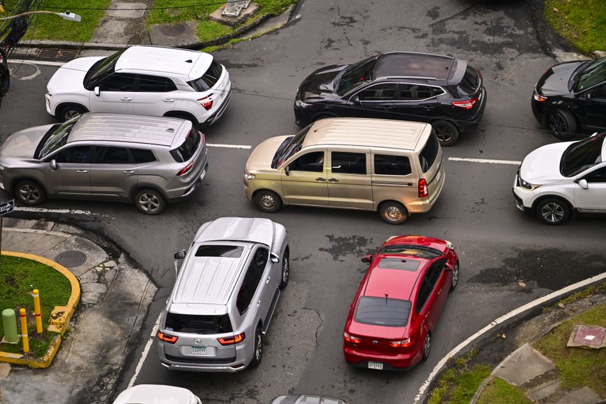 El Gobierno Nacional oficializó la regulación del servicio de transporte selectivo de lujo solicitado a través de plataformas digitales
