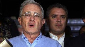 Uribe no acude a reunión convocada por Santos con líderes políticos del país