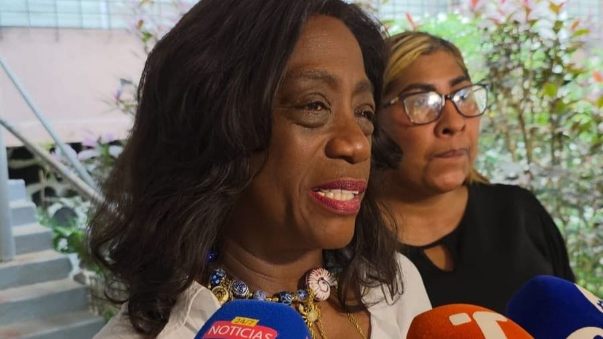 La titular del Meduca, Lucy Molinar, mostró su respaldo a la directora. La titular del Meduca, Lucy Molinar, mostró su respaldo a la directora.