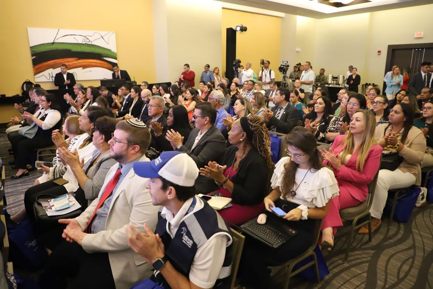 La Defensoría del Pueblo presentó su informe ante autoridades locales de distintas entidades. La Defensoría del Pueblo presentó su informe ante autoridades locales de distintas entidades.