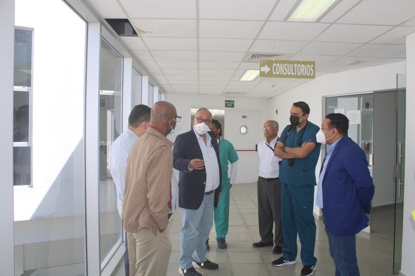 Cortés se reunió con autoridades y jefes de servicio de esta instalación hospitalaria