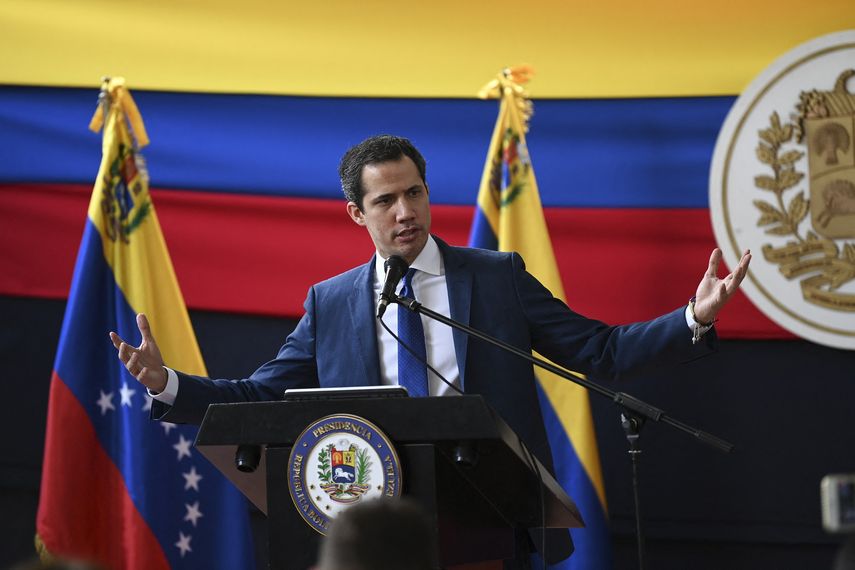 La decisión de la oposición sobre la posible eliminación del "gobierno interino" de Juan Guaidó en Venezuela, en una votación prevista para el jueves, podría posponerse tras una propuesta presentada este miércoles por un dirigente. 